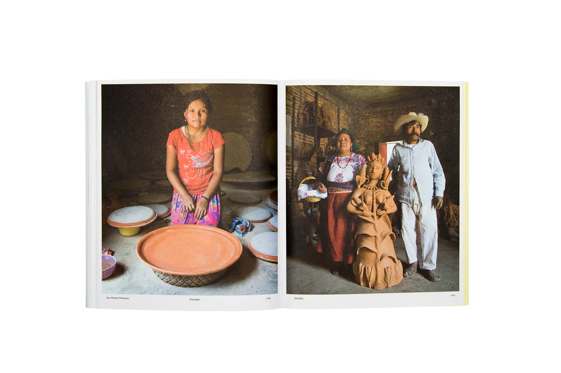 Product image of Fire and Clay. The Art of Oaxacan Pottery